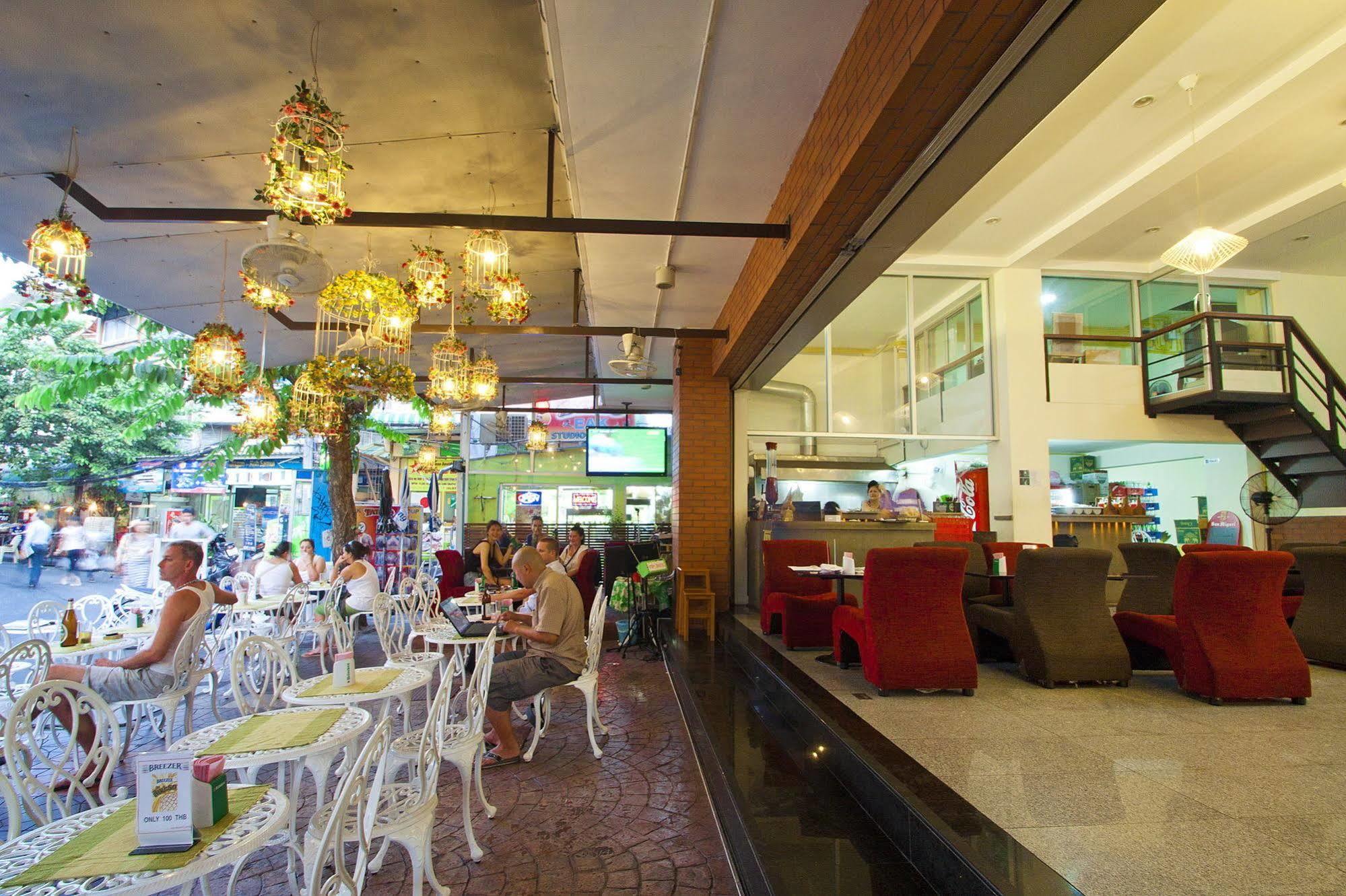 Sakul House Hostel Bangkok Exterior photo