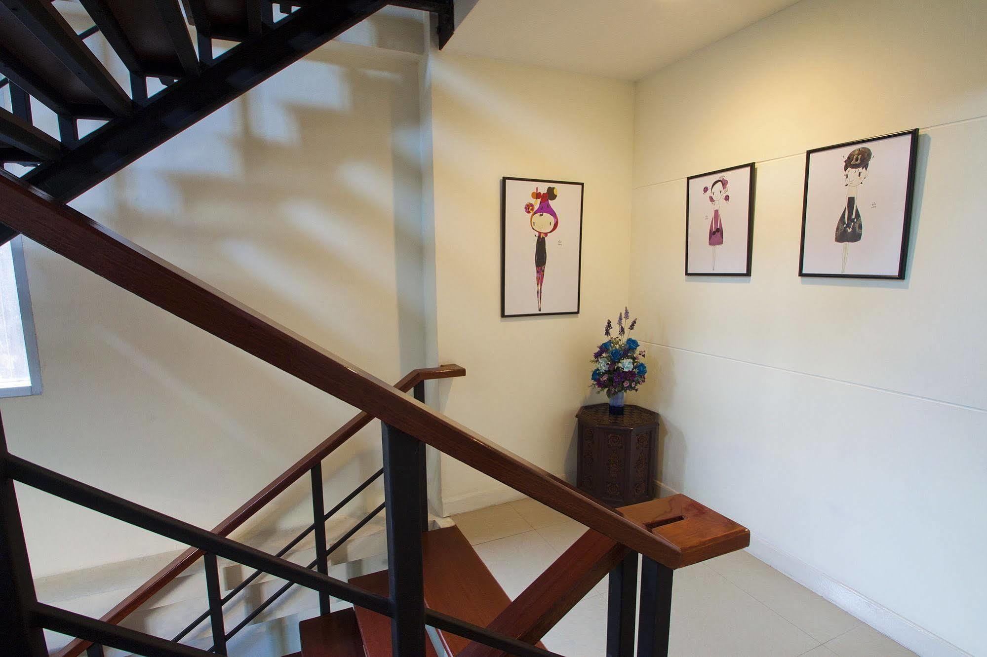 Sakul House Hostel Bangkok Exterior photo